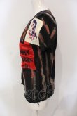 画像2: GOTH PUNK他 / パッチペイントカットオフガーゼTシャツ  チャコール×レッド系 O-25-06-21-086-PU-TS-IG-OS (2)