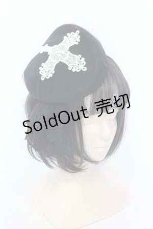 画像: Moi-meme-Moitie / 十字架アップリケトークハット  ブラック×ホワイト O-25-06-22-015-MO-AC-OW-ZT305