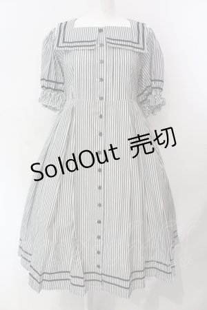 画像: Physical Drop / 半袖スクエアタックセーラーワンピース  クロ×シロ O-25-06-23-005-LO-OP-OW-OS