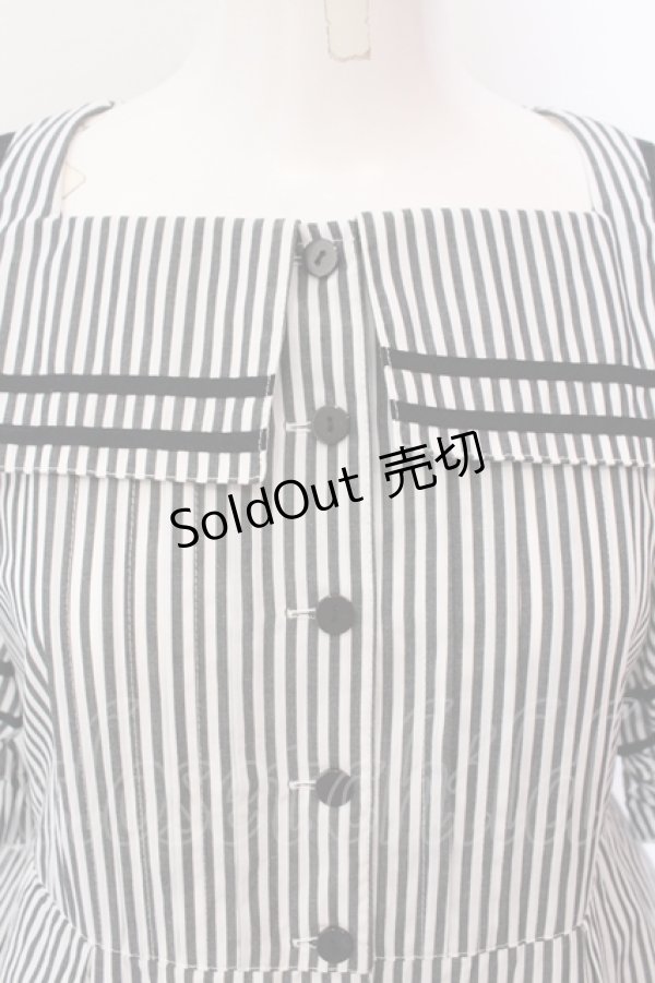 画像2: Physical Drop / 半袖スクエアタックセーラーワンピース  クロ×シロ O-25-06-23-005-LO-OP-OW-OS (2)