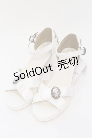 画像: axes femme / バラカメオ付きクロスサンダル L シロ O-25-06-24-102-AX-SH-IG-OS