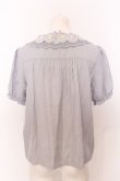画像3: Fi.n.t / シェル刺繍ブラウス  グレー O-25-06-30-034-CA-BL-IG-OS (3)