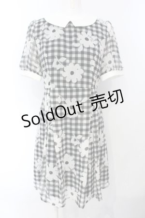 画像: Fi.n.t / マーガレットギンンガムチェックシフォン半袖ワンピース  シロ×クロ O-25-07-05-050-CA-OP-IG-ZT0722E
