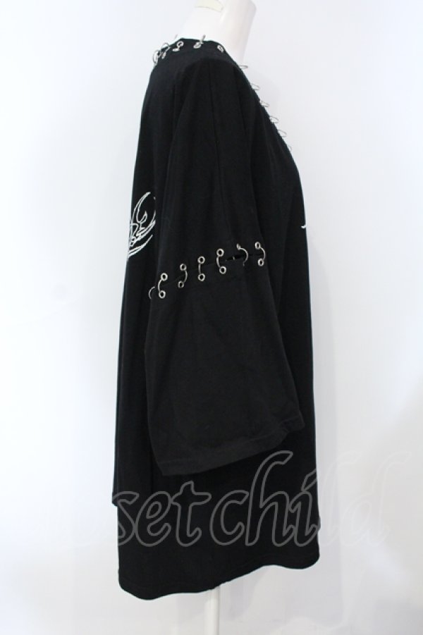 REFLEM / ピアスリング朔望半袖Tシャツ ブラック O-25-07-05-057-PU-TO-IG-ZY REFLEM / ピアスリング朔望半袖Tシャツ ブラック O-25-07-05-057