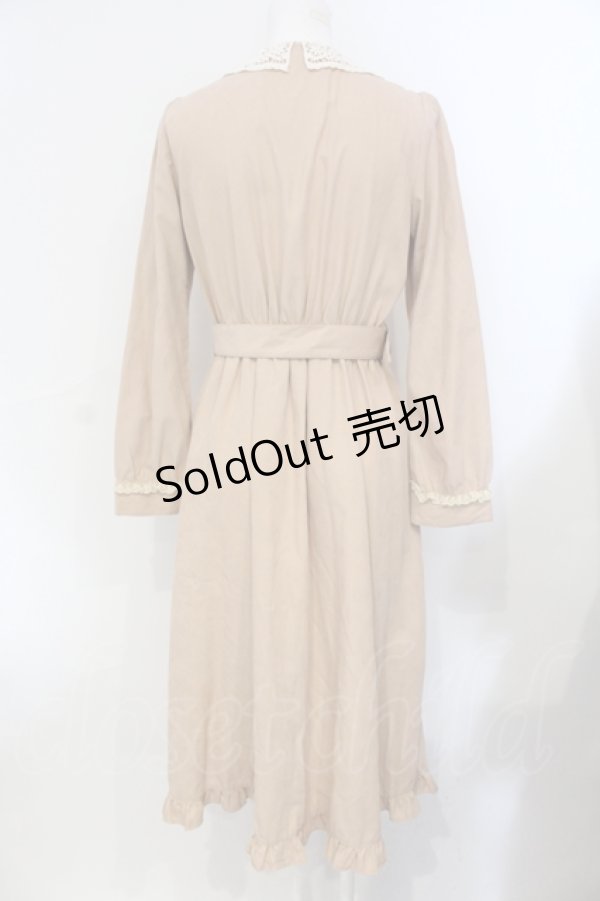 画像3: axes femme / レース襟ロングワンピース  ベージュ系 O-25-07-05-061-AX-OP-IG-OS (3)