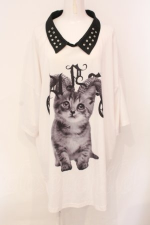 画像: TRAVAS TOKYO / 安全ピン衿付きラウンドビッグネコTシャツ F ホワイト×ブラック O-25-07-07-069-PU-TO-OW-OS