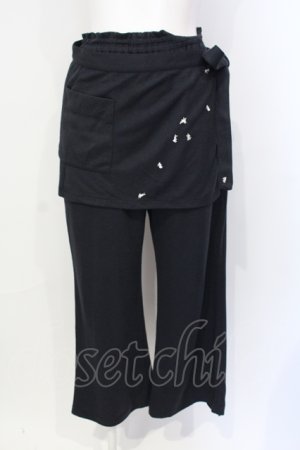 画像: INGEBORG / うさぎ刺繍エプロン付きパンツ  ブラック O-25-07-17-006-LO-PA-IG-OS