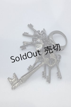 画像: BPN / 鍵モチーフリング  ガンメタ O-25-07-17-1076-GO-AC-OW-OS