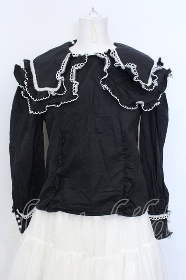 画像1: Swankiss / パール配色フリルカラーブラウス F クロ×シロ O-25-07-18-108-CA-BL-OW-ZY (1)