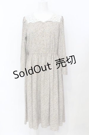 画像: an another angelus / レース衿小花柄ロングワンピース  ベージュ O-25-07-21-004-CA-OP-OW-ZT106