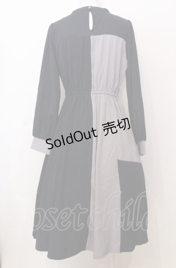 画像3: axes femme POETIQUE / チョーカー風バイカラーワンピース  ネイビー O-25-07-23-054-AX-OP-IG-OS (3)