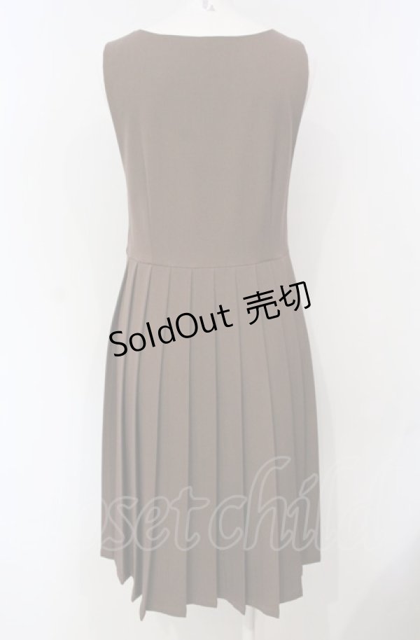 画像2: Fi.n.t / エンブレム釦プリーツジャンパースカート F ブラウン O-25-07-24-038-CA-OP-OW-ZT144 (2)