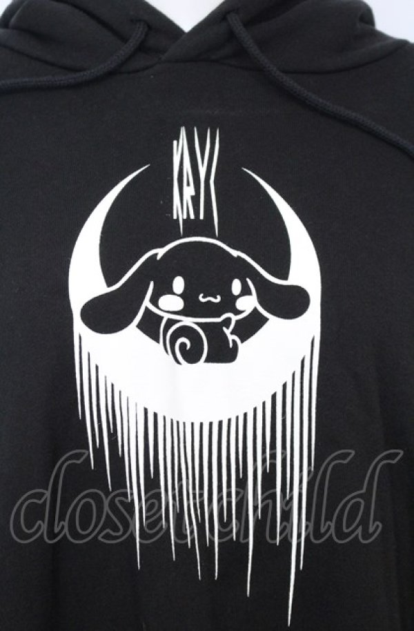 画像2: KRY CLOTHING / ｘサンリオキャラクターズパーカーCinnamoroll  ブラック O-25-07-25-003-EL-TO-YM-OS (2)