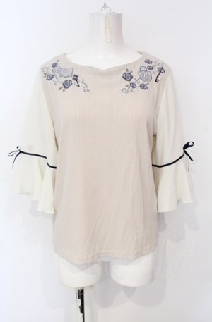 画像: axes femme / 鍵×本刺繍チューリップ袖プルオーバー  ベージュ O-25-07-26-093-AX-TO-IG-OS