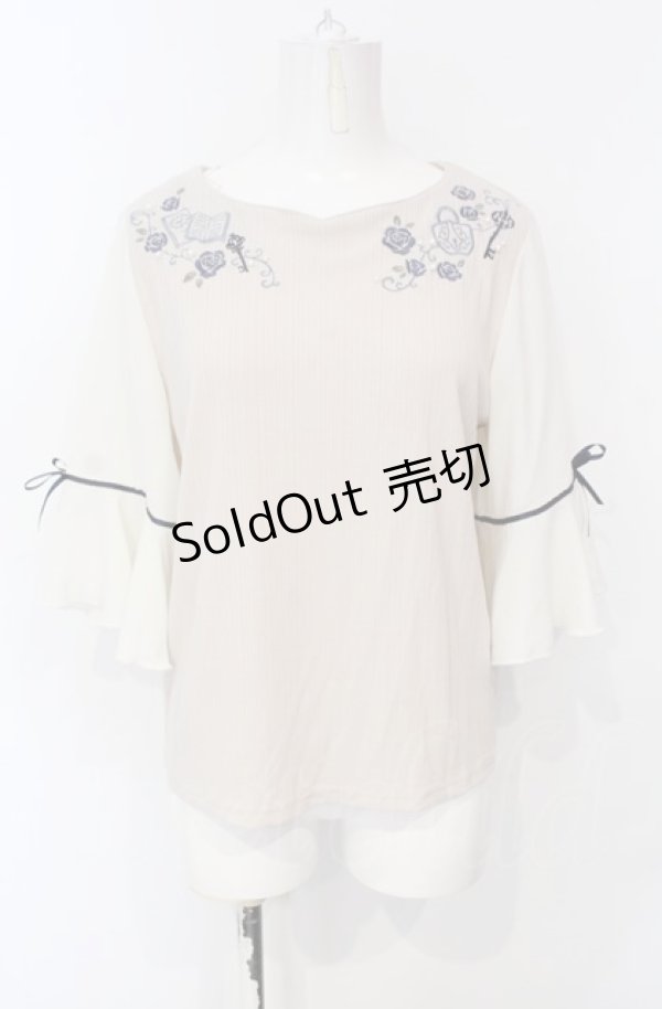 画像1: axes femme / 鍵×本刺繍チューリップ袖プルオーバー  ベージュ O-25-07-26-093-AX-TO-IG-OS (1)