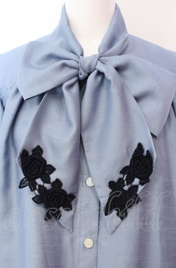 画像2: Enchantlic Enchantilly / ノーブルリボンタイブラウス  ブルー O-25-08-02-019-LO-BL-OW-OS (2)