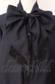 画像2: Enchantlic Enchantilly / ノーブルリボンタイブラウス  ネイビー O-25-08-05-068-LO-BL-OW-OS (2)