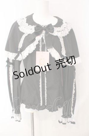 画像: metamorphose / 【プラスサイズ】ケープ付き丸襟ブラウス 2 クロ×シロ O-25-08-05-069-ME-BL-OW-OS