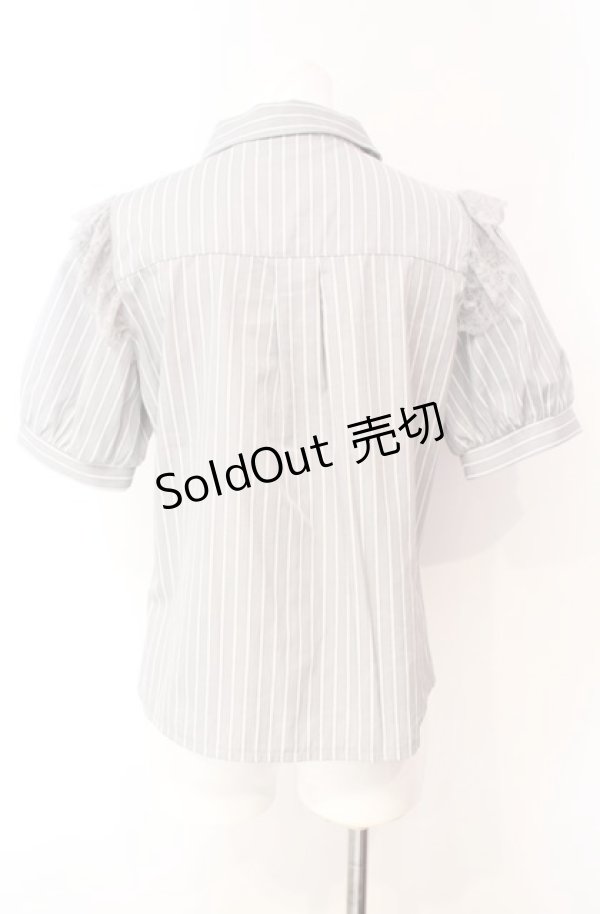 画像3: axes femme POETIQUE / ジャボブローチ付ブラウス  グレー O-25-08-07-057-AX-BL-IG-OS (3)
