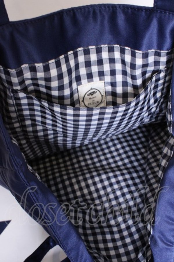 画像5: Maison de FLEUR / サンリオコラボ リボントートバッグ  ネイビー ポチャッコ O-25-08-09-1034-LO-BG-IG-ZT346 (5)