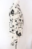 画像2: BATSU / 総柄プリントタイ付きブラウス  ホワイト×ブラック O-25-08-09-007-PU-BL-IG-OS (2)