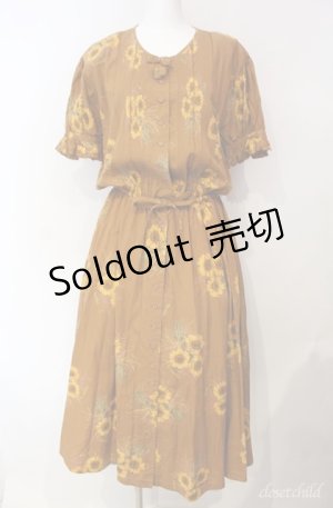 画像: KETTY / ひまわり柄ピンタックワンピース  ブラウン系 O-25-08-10-059-EL-OP-OW-OS