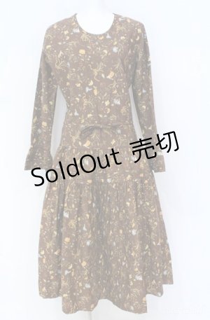 画像: KANEKO ISAO / 花束柄タック使いワンピース  ブラウン O-25-08-10-062-EL-OP-OW-ZI