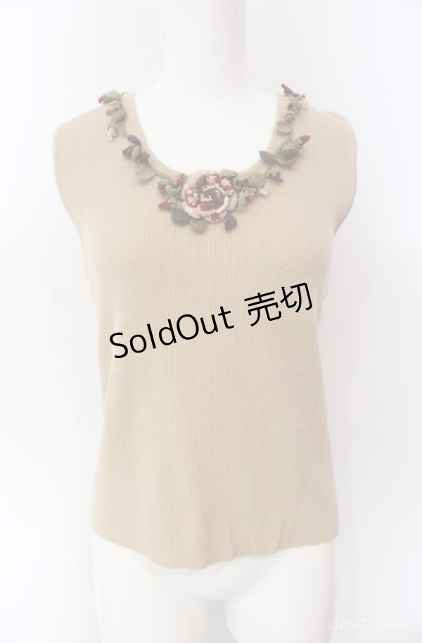 画像1: KANEKO ISAO / フラワーモチーフ使いノースリーブニット  ベージュ O-25-08-10-017-EL-TO-OW-ZI (1)