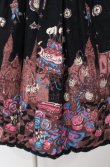 画像2: ALICE and the PIRATES / ギルティメルティスイーツタウン柄ジャンパースカートII  クロ O-25-08-11-018-PA-OP-OW-OS (2)