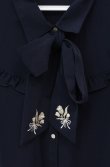 画像2: axes femme / ブーケリボン刺繍ブラウス M ネイビー O-25-08-13-091-AX-BL-OW-ZT082 (2)