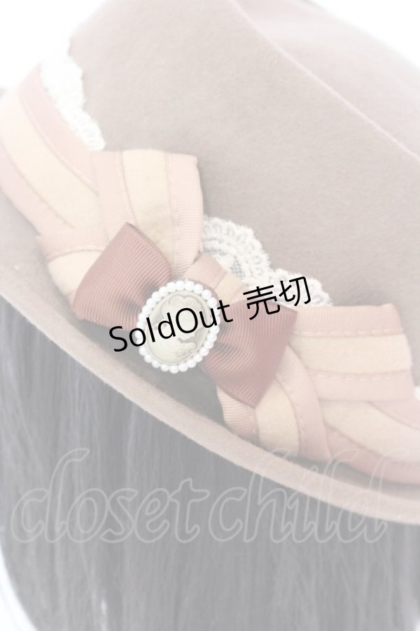 画像3: axes femme / カメオポークパイハット  ベージュ O-25-08-16-1001-AX-AC-OW-ZT-K004 (3)