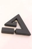 画像2: KMK / トライアングルピアス  ブラック O-25-08-16-1014-PU-AC-YM-OS (2)
