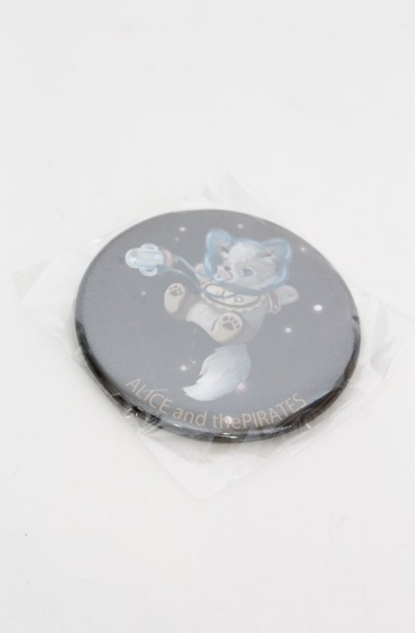 画像1: ALICE and the PIRATES / Galaxy Chris 〜輝く星屑と宇宙(そら)の歯車〜　baby Chris 缶バッジ   O-25-08-20-100-PA-ZA-OW-OS (1)