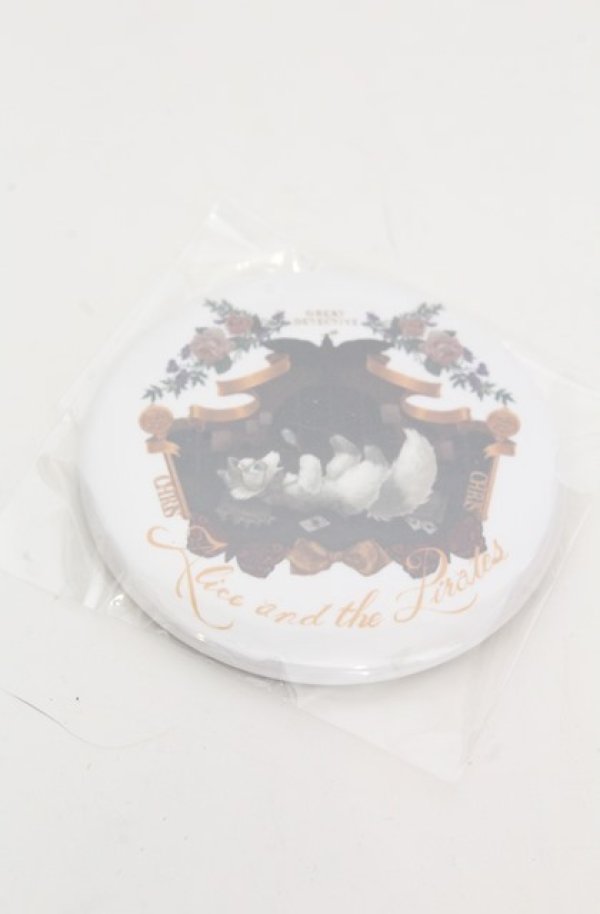 画像1: ALICE and the PIRATES / Dual face〜phantom and truth〜探偵クリス寝そべり缶バッジ   O-25-08-20-102-PA-AC-OW-OS (1)