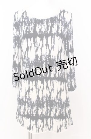 画像: Ozz Croce / サイドギャザー染め風カットソー  ホワイト×ブラック×ブルー O-25-08-20-1043-OO-TO-IG-ZI