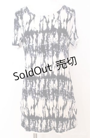 画像: Ozz Croce / サイドギャザー染め風Tシャツ  ホワイト×ブラック×ブルー O-25-08-20-1044-OO-TO-IG-OS