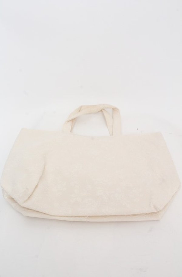 画像2: Maison de FLEUR / EC限定フラワージャガードタックトートバッグ  アイボリー O-25-08-20-038-LO-BG-OW-ZT501 (2)
