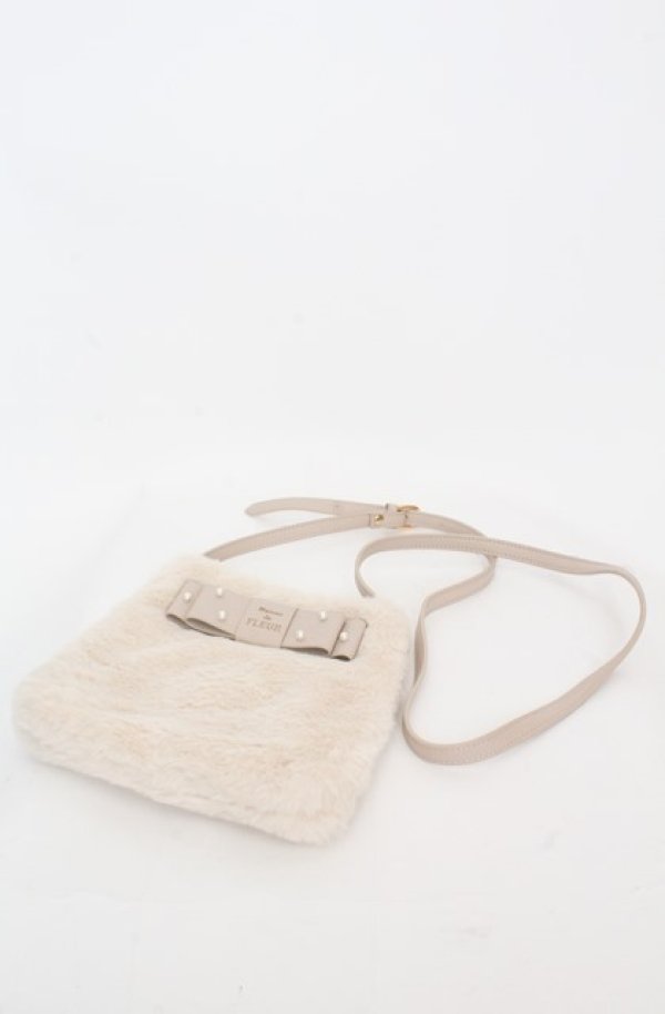 画像1: Maison de FLEUR / パールリボンファーショルダーバッグ  アイボリー O-25-08-20-047-LO-BG-OW-ZT501 (1)