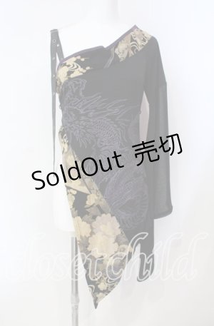 画像: Qutie Frash / ワンショルダー和柄着物袖チュニック  ブラック O-25-08-23-004-QU-TO-OW-OS