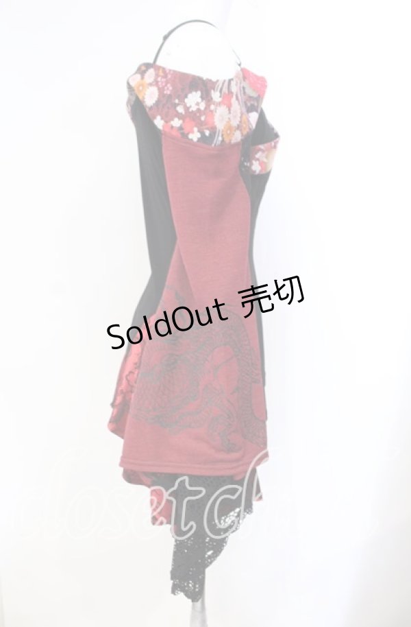 画像2: Qutie Frash / オフショル着物袖カットソー  レッド×ブラック O-25-08-25-1005-QU-TO-IG-OS (2)