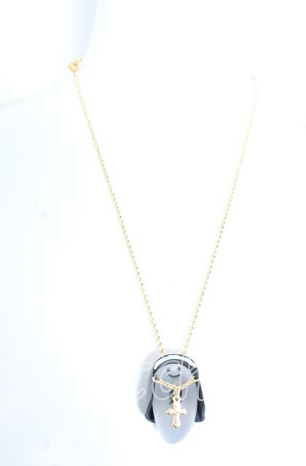 画像2: Q-pot. / Sister Rose Ghost Necklace　ネックレス  クリア×ゴールド×ブラック O-25-08-31-022-QP-AC-OW-OS (2)