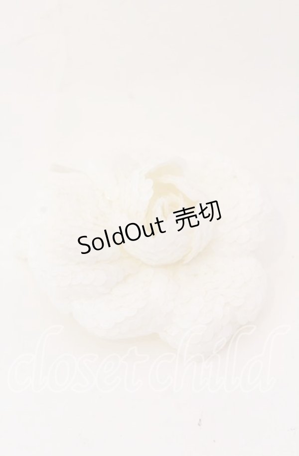 画像1: INGEBORG / スパンコール使いブローチ  シロ O-25-09-01-013-LO-AC-OW-ZT485-F004 (1)