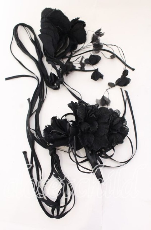 画像1: 【SALE】INGEBORG / フラワーコサージュ＆コードブローチ  クロ O-25-09-01-014-LO-AC-OW-ZT485-F004 (1)