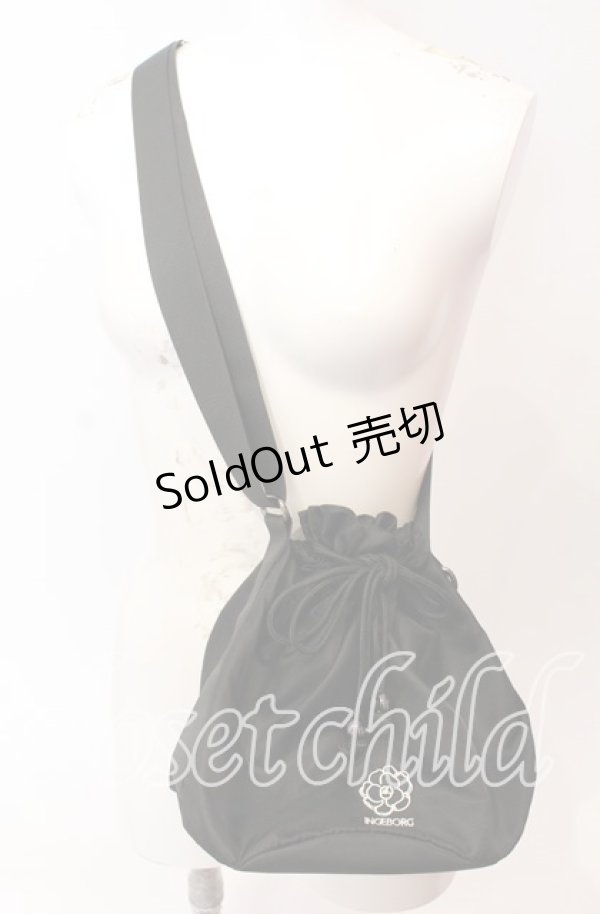 画像2: 【SALE】INGEBORG / カメリア巾着ショルダーバッグ  クロ O-25-09-03-016-LO-BG-OW-ZT-K023 (2)