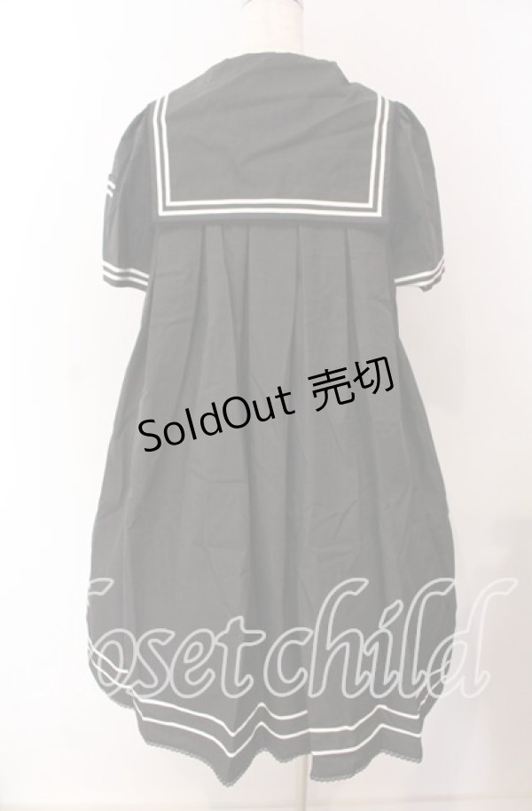 画像4: metamorphose / セーラーリボンタイシャツワンピース(ワッペン付)  クロ O-25-09-08-065-ME-OP-IG-OS (4)
