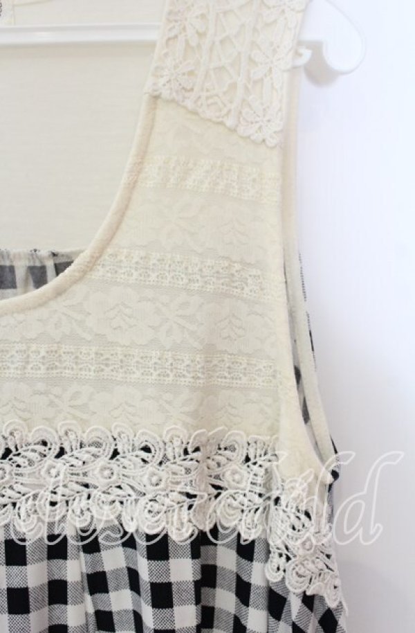 画像2: axes femme / フラワーモチーフ使いイレヘムチュニック  アイボリー×クロ O-25-09-09-032-AX-TO-IG-ZT035 (2)