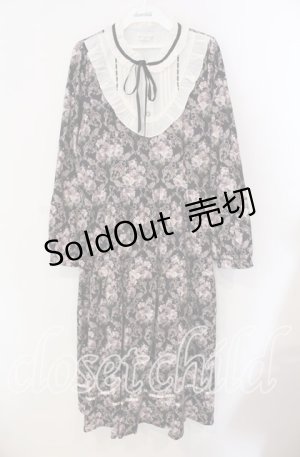 画像: axes femme / ウォールオーナメント柄ワンピース  クロ O-25-09-09-026-AX-OP-IG-OS