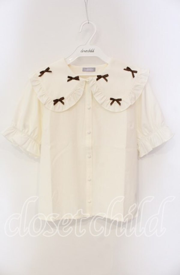 画像1: axes femme POETIQUE / プチリボンビッグ襟ブラウス  オフ O-25-09-11-055-AX-BL-IG-ZT082 (1)