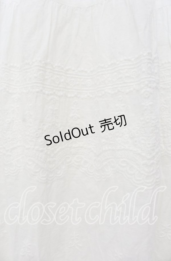 画像2: 【SALE】axes femme / レース使いシャーリングキャミワンピ  シロ O-25-09-11-068-AX-OP-IG-ZT249 (2)