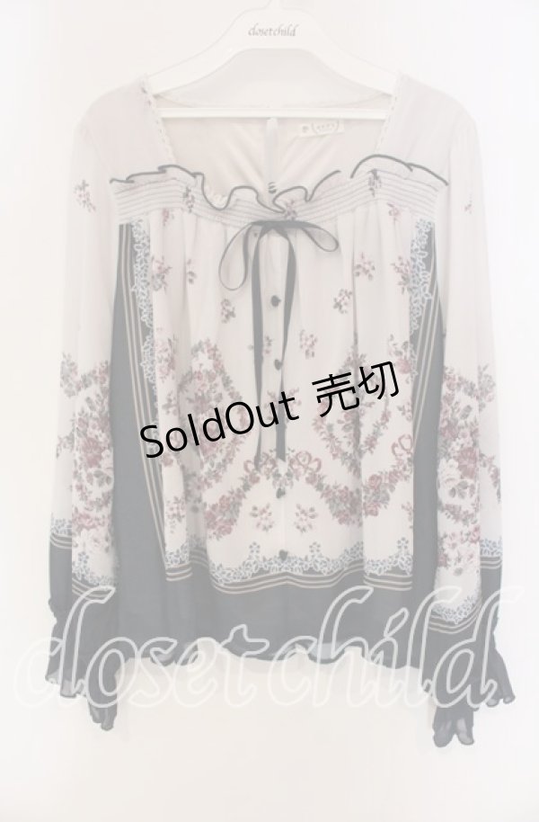 画像1: 【SALE】axes femme / ブーケパネル柄プルオーバー  ベージュ×ネイビー O-25-09-11-070-AX-TO-IG-ZT052 (1)